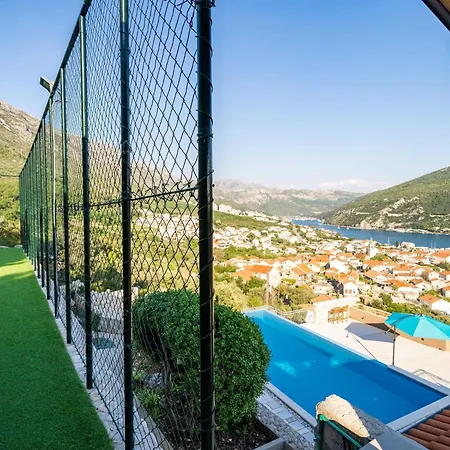 Arcadia- Two Bedroom With Terrace And Sea View דירה *